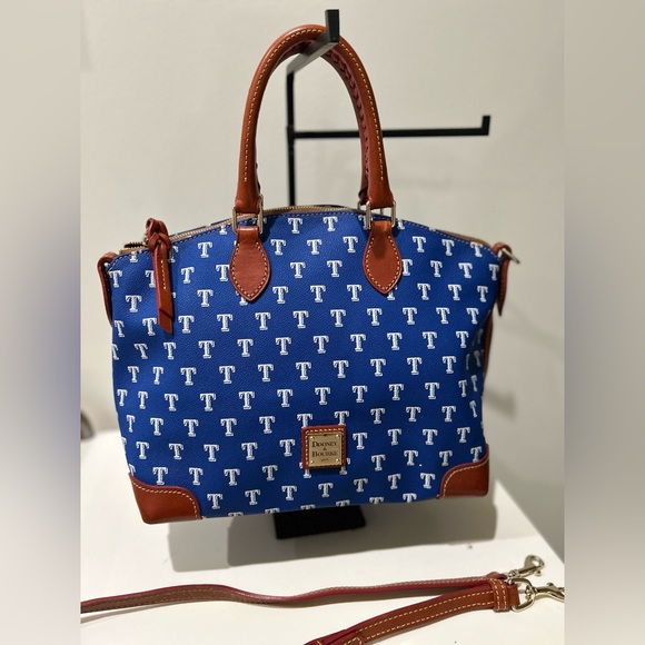 Texas Rangers Dooney & Bourke MLB Signarure. - Picture 1 of 8